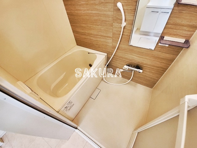 バス・シャワールーム　嬉しい追い焚き・浴室乾燥機付きです♪