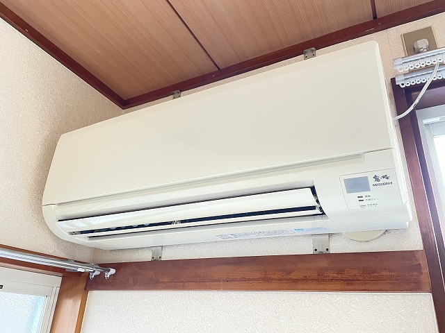 その他設備　暑い夏や寒い冬に大活躍！和室6帖のお部屋にあるエアコンです☆