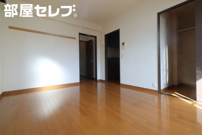 居室・リビング　光溢れる居室です