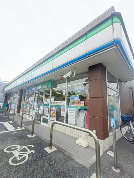 コンビニ　ファミリーマート三郷戸ケ崎店（コンビニ）まで600m