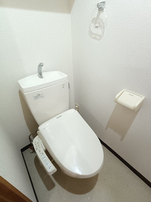 トイレ　※同タイプ別居室のお写真です。