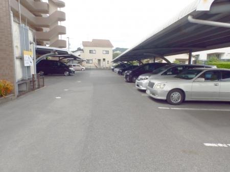 駐車場　駐車場があるので、車を買う予定の方も安心です