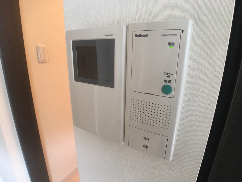セキュリティ　ＴＶモニター付インターホンです。来客者の顔が見えるので安心！