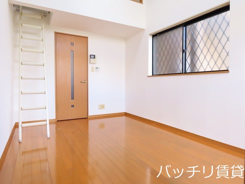 居室・リビング　別号室タイプの為、現状を優先致します。