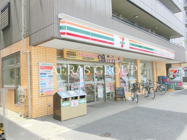 コンビニ　セブン-イレブン 北区志茂駅前店（コンビニ）まで377m