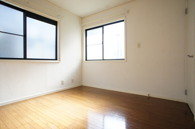 その他部屋・スペース　２面採光なので、明るく風通しのよいお部屋です♪
