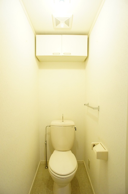 トイレ　白を基調とした空間で清潔感のあるトイレです♪