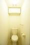 トイレ　白を基調とした空間で清潔感のあるトイレです♪