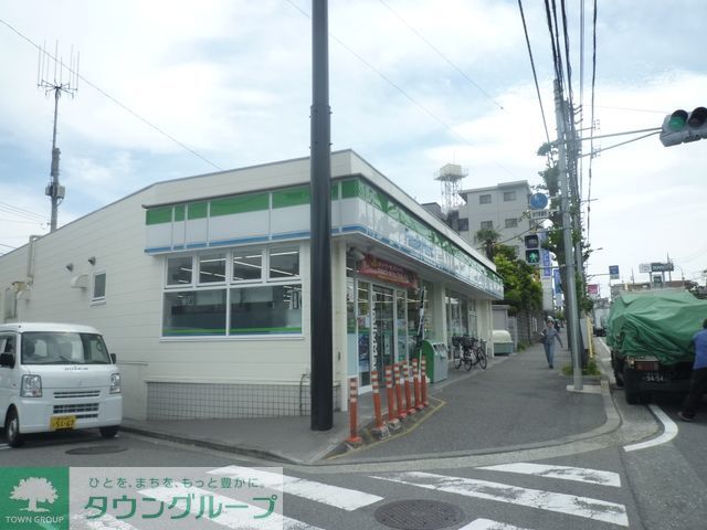 コンビニ　ファミリーマート（コンビニ）まで520m