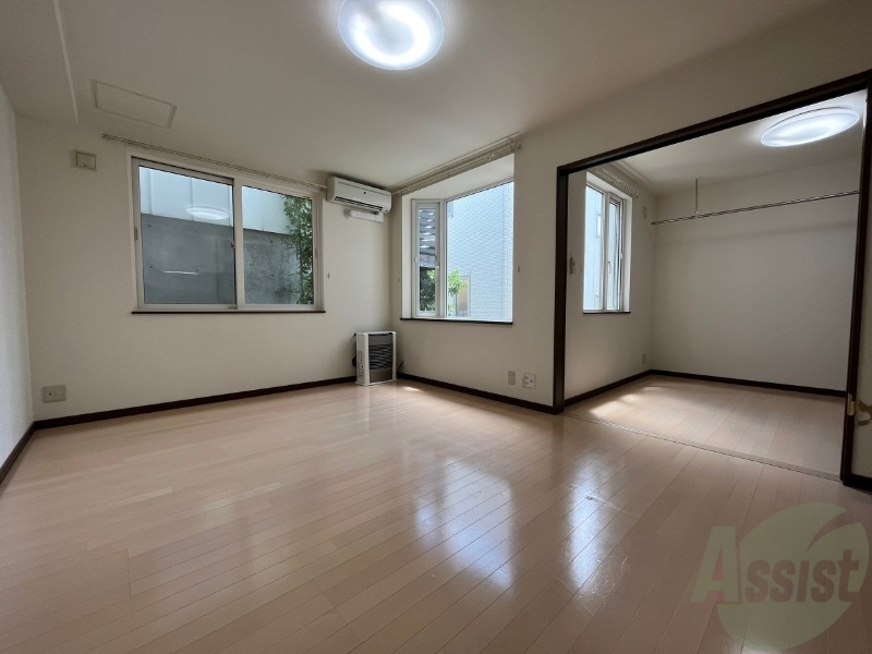 居室・リビング　広くてキレイなお部屋が広がっていて、充実した生活が送れそう。