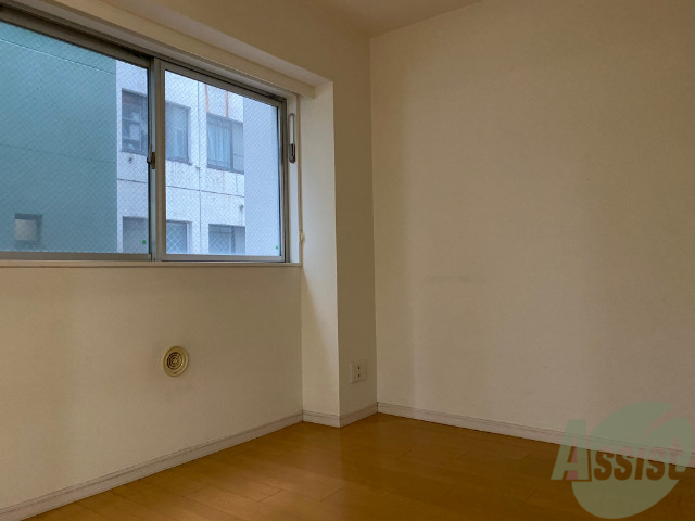 その他部屋・スペース　寝室にもおすすめの、広めのお部屋でございますね
