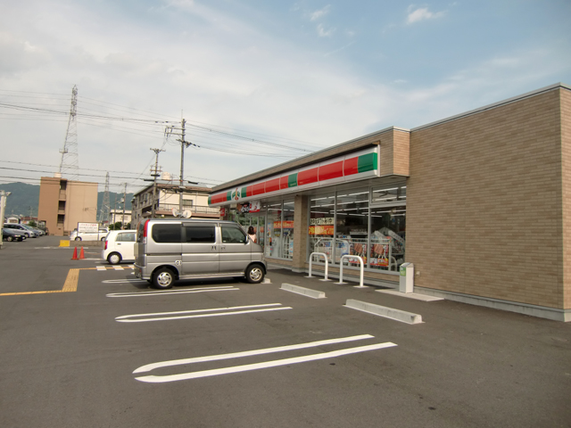 コンビニ　サンクス 八尾旭ヶ丘店（コンビニ）まで332m
