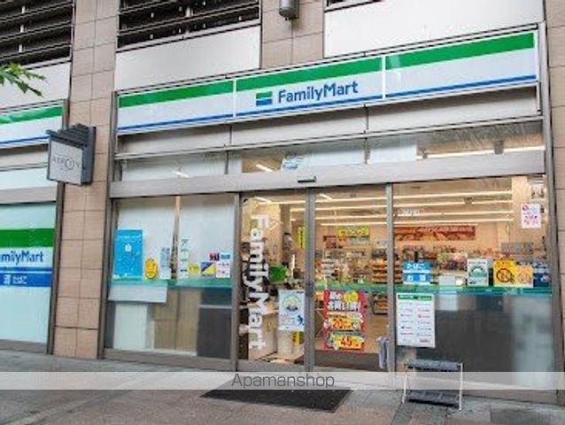 コンビニ　ファミリーマート港区白金プラザ店（コンビニ）まで366m