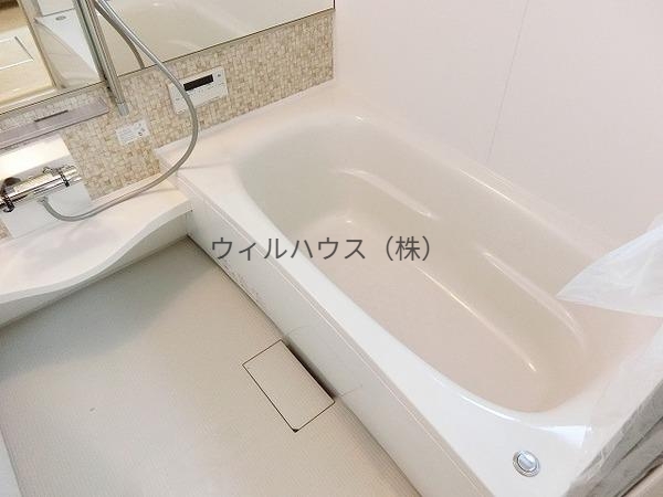 バス・シャワールーム　浴室乾燥機、追焚機能付の広々バスルーム！