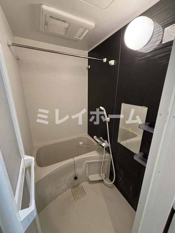 バス・シャワールーム　同建物内、別のお部屋の参考写真になります。