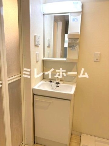 洗面設備　同建物内、別のお部屋の参考写真になります。