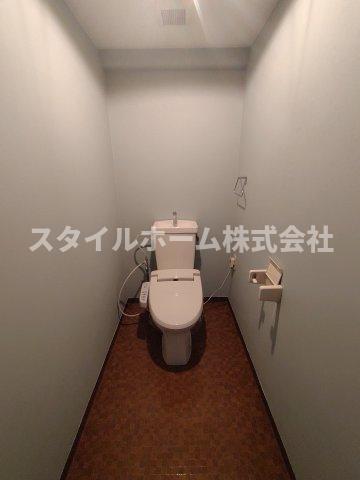 トイレ　同建物内別部屋の写真です。