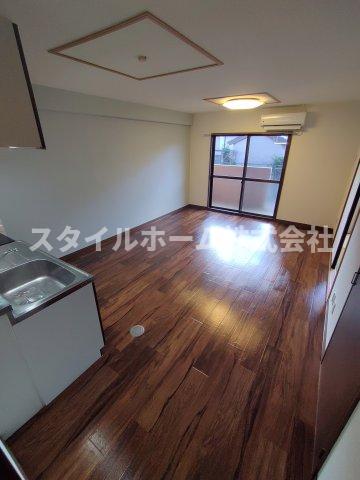 居室・リビング　同建物内別部屋の写真です。