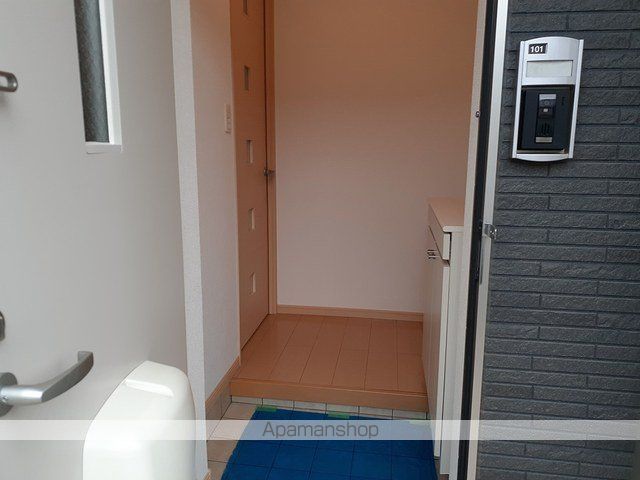 ＪＲ身延線 南甲府駅 徒歩19分 2階建 築15年の玄関写真