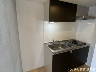 キッチン　画像は別号室の為、現状優先になります。