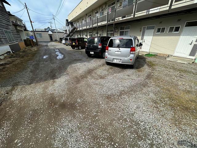 【函館市柏木町のアパートの駐車場】