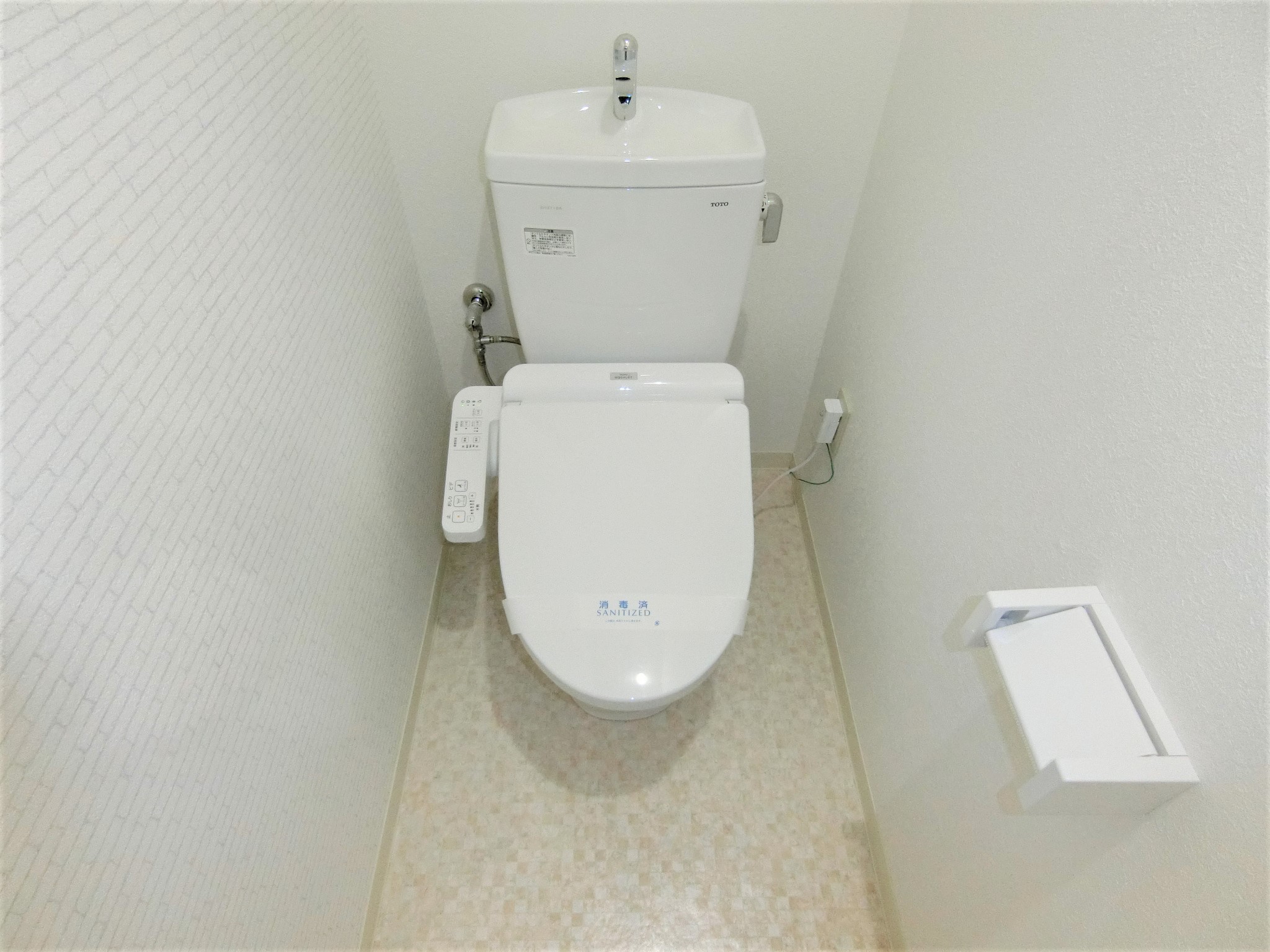 トイレ　温水洗浄機付です☆