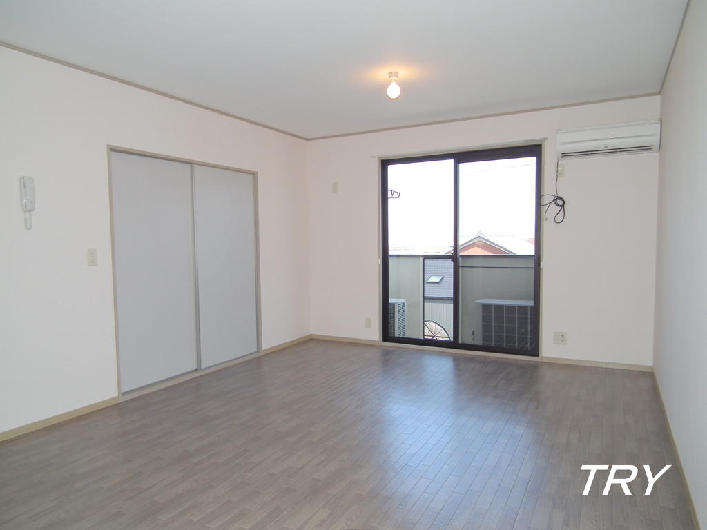 居室・リビング　広々としたリビングですよ。