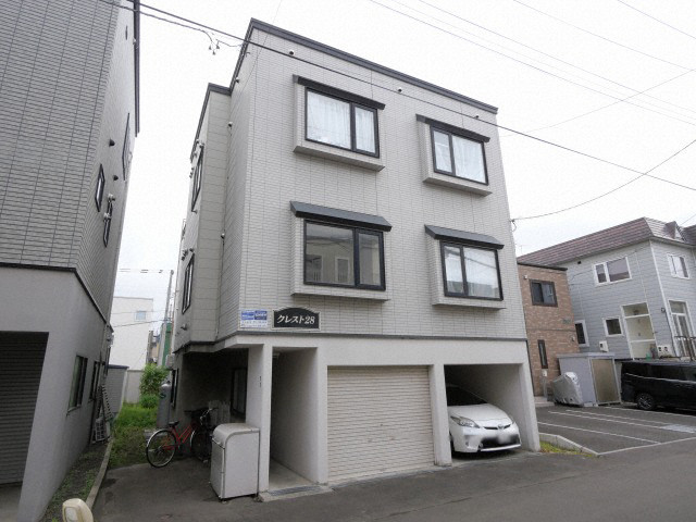 札幌市北区北二十八条西のアパートの建物外観