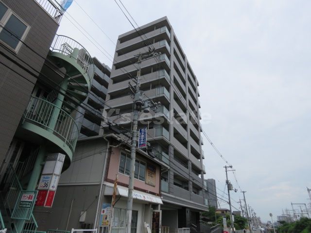 東大阪市神田町のマンションの建物外観