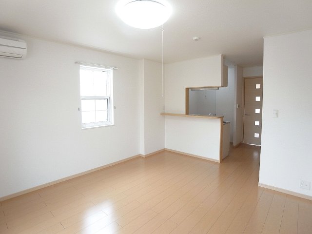 居室・リビング　こちらのリビングで趣味の時間をお楽しみください