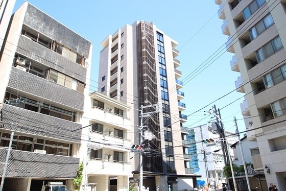 【広島市中区上幟町のマンションの建物外観】