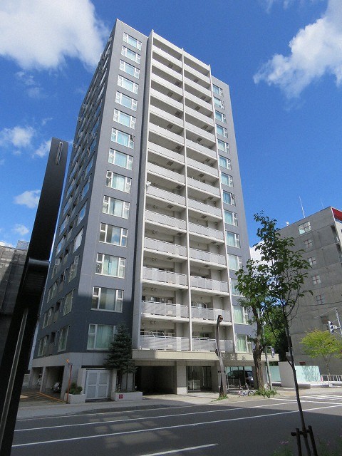 札幌市中央区北二条西のマンションの建物外観