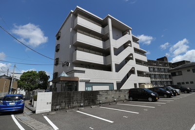 【ジョイフル西町の建物外観】