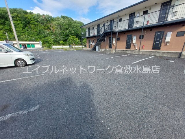 【倉敷市連島町西之浦のアパートの駐車場】