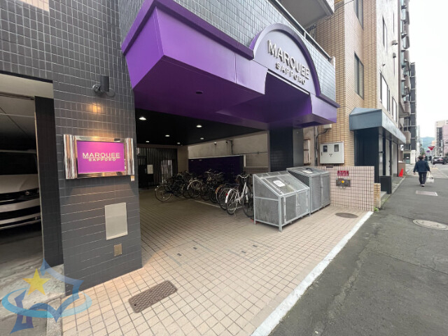 【札幌市中央区大通西のマンションのエントランス】