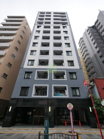 台東区駒形のマンションの建物外観