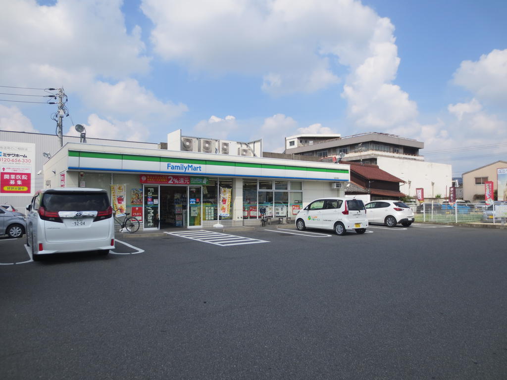 コンビニ　ファミリーマート一宮大宮店（コンビニ）まで600m