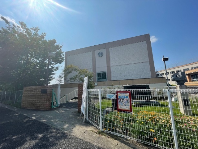 【Ｃｒｅｓｔ　Ｇａｒｄｅｎの小学校】