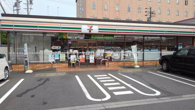 【亀山市江ケ室のアパートのコンビニ】