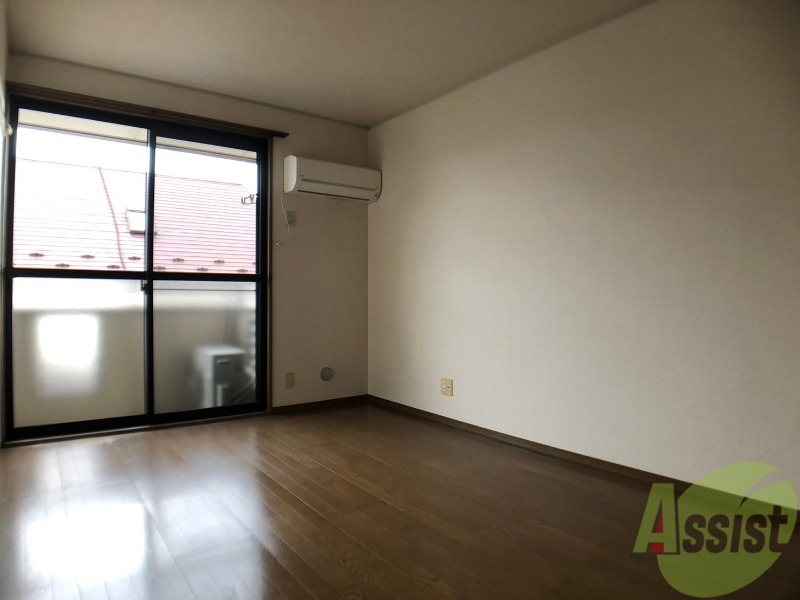 その他部屋・スペース　こちらは６帖の洋室になります。日当たり良好です。