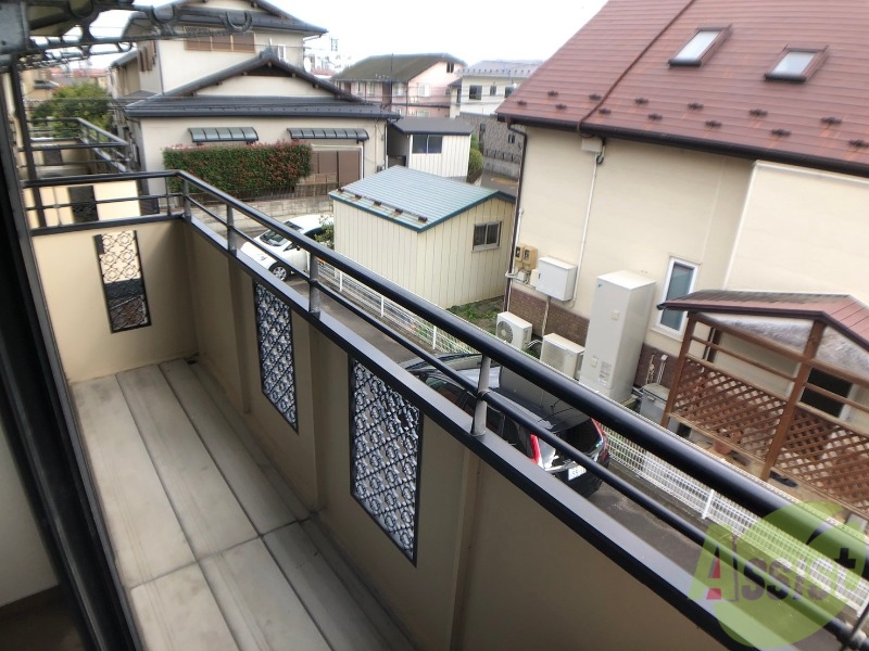 バルコニー　こちらはバルコニーになります。日当たり良好です。