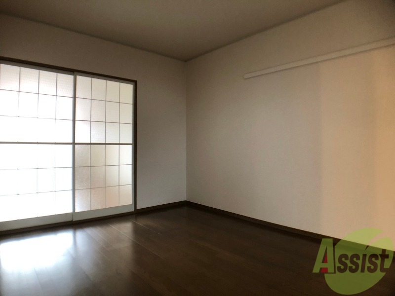 居室・リビング　こちらは９帖のダイニングになります。日当たり良好です。