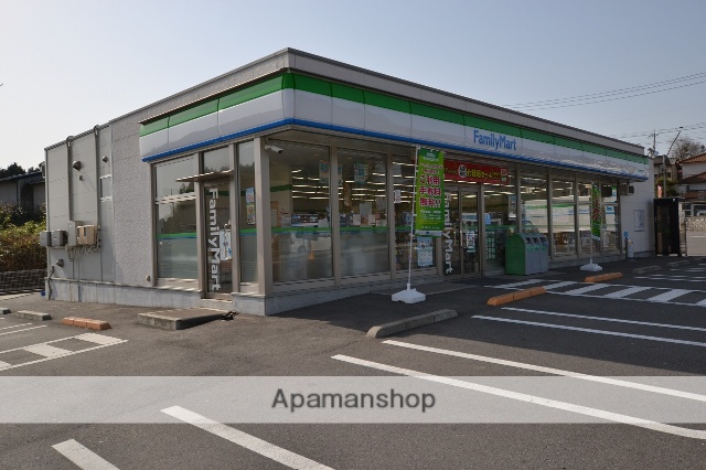 コンビニ　ファミリーマート（コンビニ）まで447m