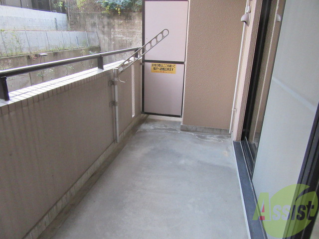 バルコニー　バルコニーはこちらです。広いのでのびのびと作業ができますね