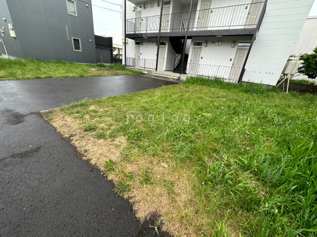 【札幌市北区篠路九条のアパートの駐車場】