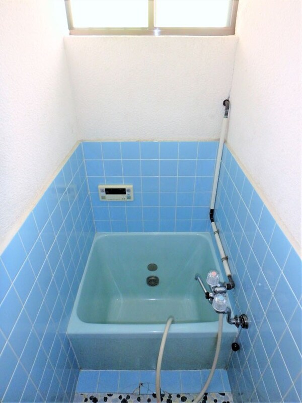 バス・シャワールーム　青色が目を引くレトロ可愛いバスルーム♪