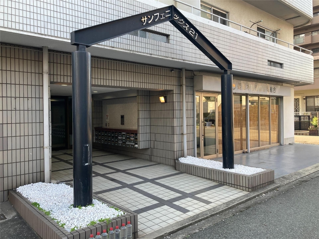 【姫路市広畑区東新町のマンションのエントランス】