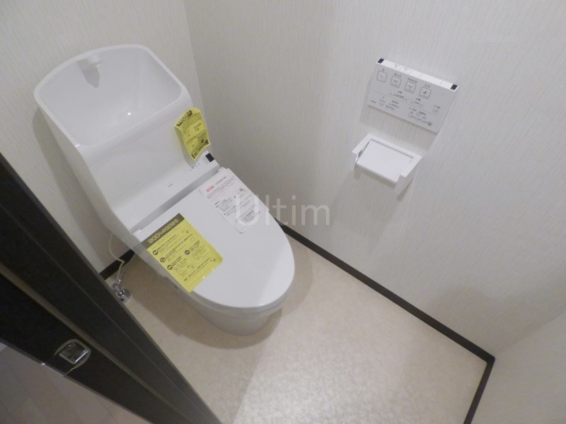 トイレ　違うお部屋の写真です。ご参考までに