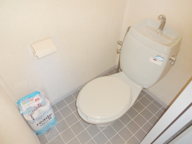 トイレ　１２ロール・クリーナーも些細ながらプレゼント♪水洗トイレ◎