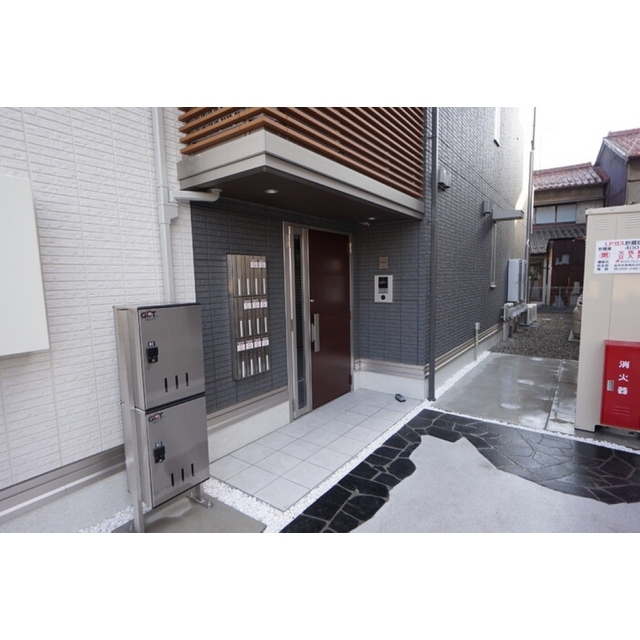 エントランス　お問い合わせは美濃善不動産駅前店へ！